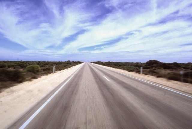 Самая длинная прямая дорога в мире - шоссе Эйр