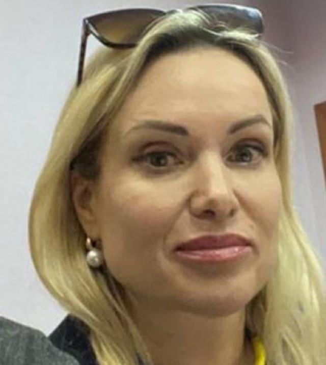 Марине Овсянниковой предъявлено обвинение по статье о дискредитации ВС РФ. Ей грозит до 10 лет лишения свободы.
