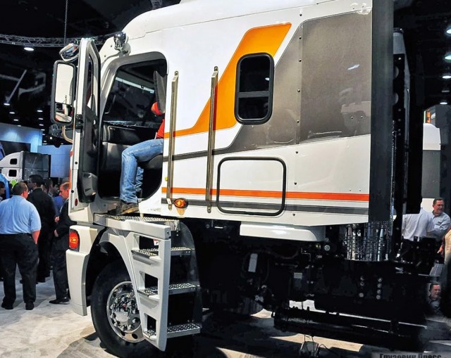 Почему американский тягач Kenworth W900 выпускается с 1961 года и по сей день?