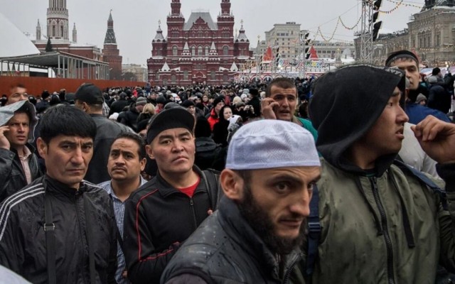Власти Киргизии призвали своих мигрантов возвращаться на родину.