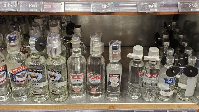 Георгий ненавидит Париж.