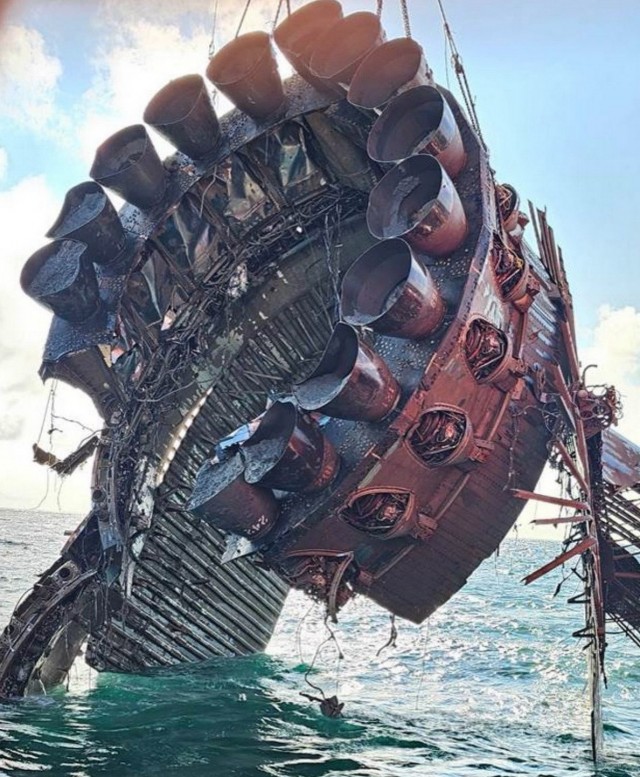 Ускоритель Super Heavy подняли со дна океана