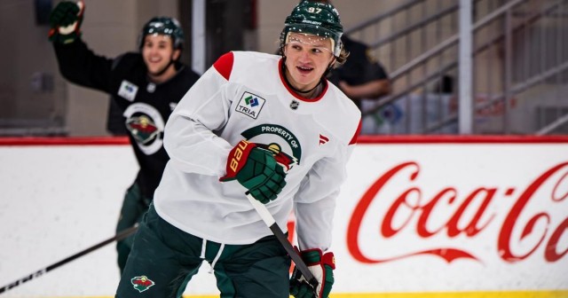 Российский нападающий "Миннесоты" Капризов признан первой звездой дня в NHL