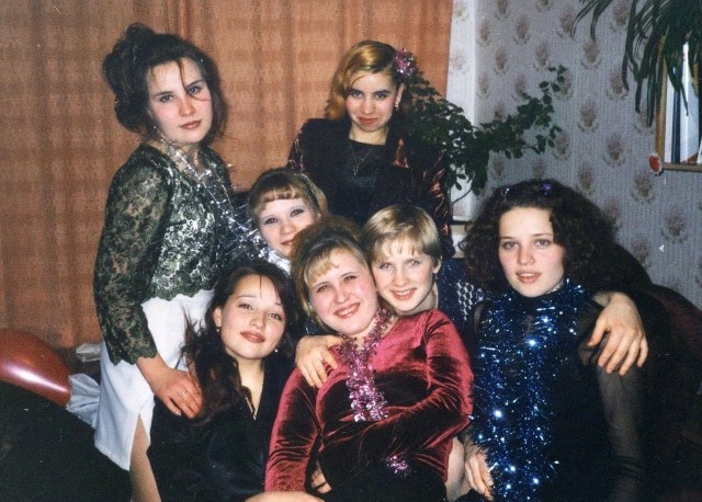 Девчата из 90-х и 00-х