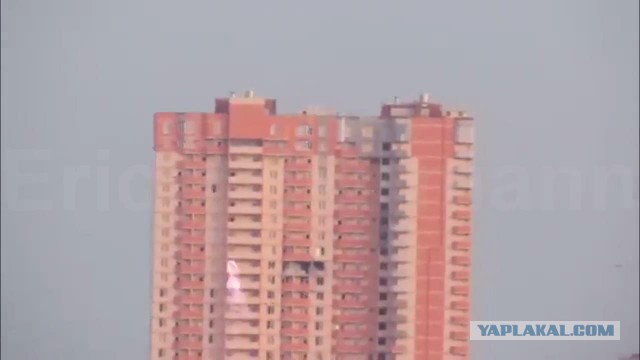 Луганск.Момент попадания снаряда в 25-этажный дом