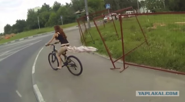 Девушка и велосипед