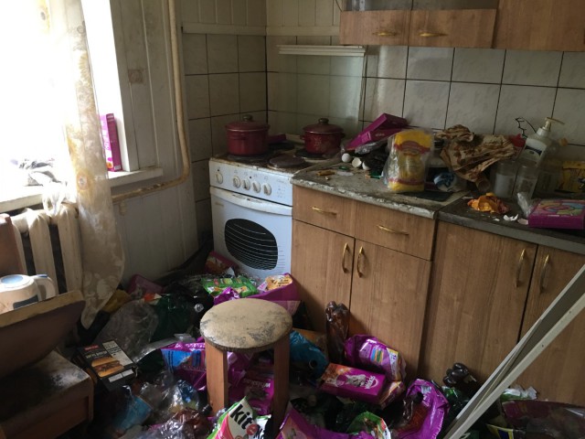 Это не притон бомжей, а комната геймера-стримера World of Warcraft