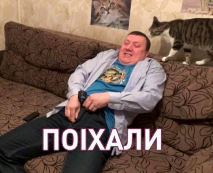 Бритни Спирс купается в бассейне