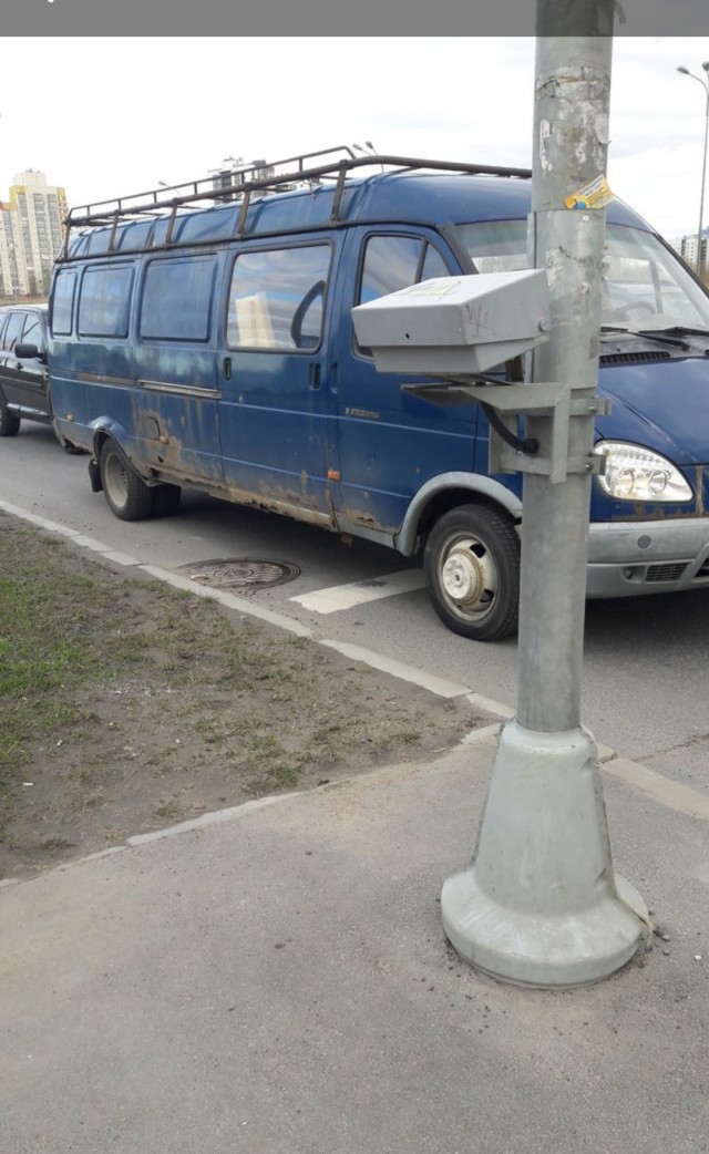 Едет и точка