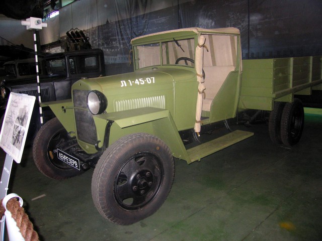 Выставка военных автомобилей. ПО "Ленрезерв", СПб.