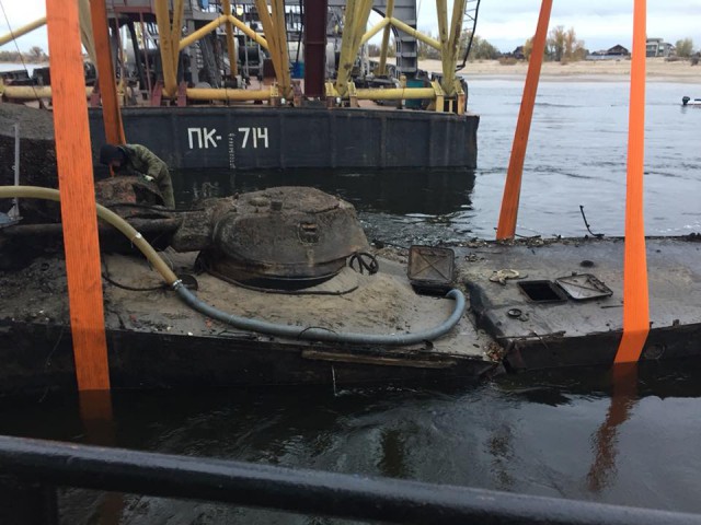 На борту поднятого бронекатера БК-31 найдено большое количество оружия