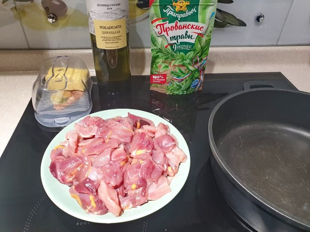 Фазан, тушеный в вине