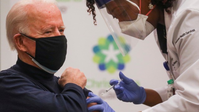 Медицинские работники США отказываются от прививок