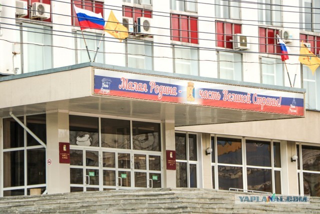 На Пушкинской площади в Москве "вдруг внезапно" начали перекладывать плитку, сообщают журналисты