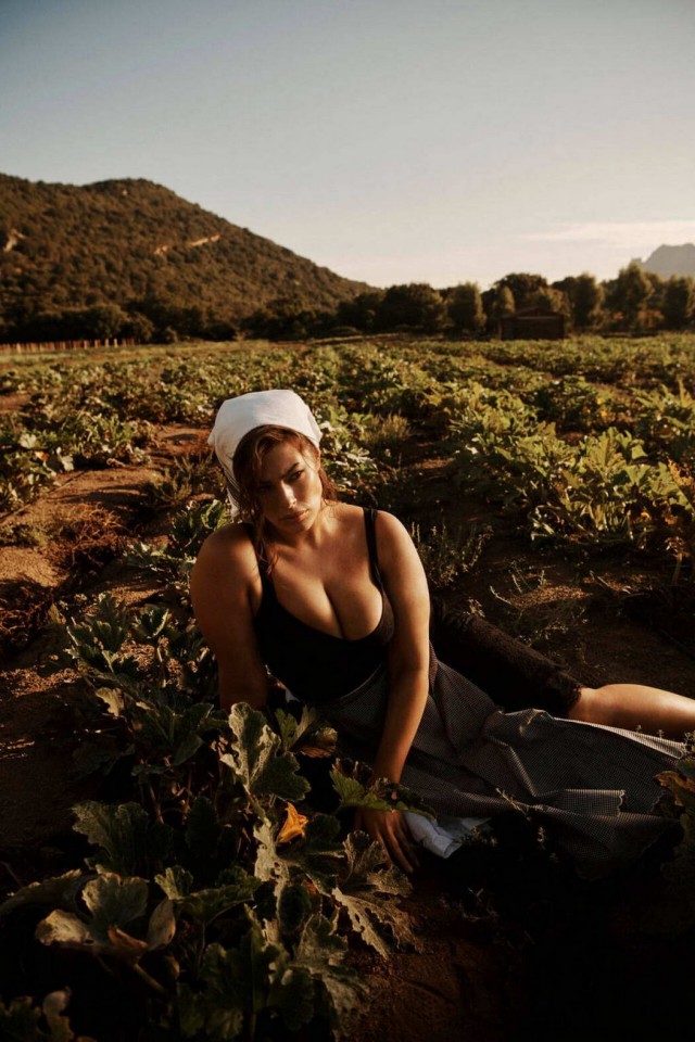 Прекрасная половина человечества (Vol.73) В черном