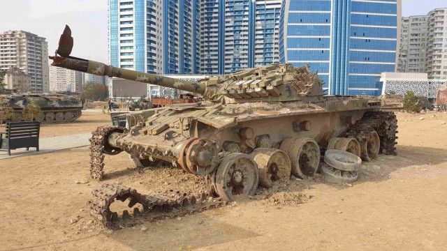 Выставка трофейной военной техники в Баку