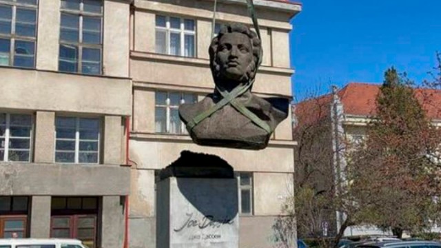 Сине-желтый Пушкин