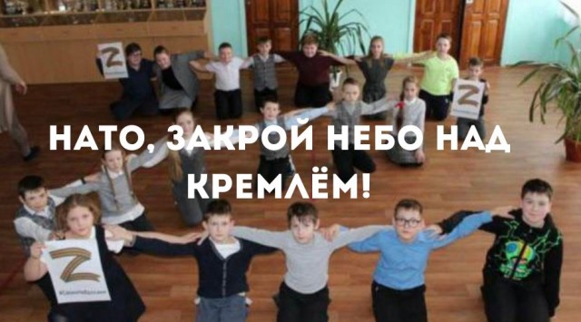 Люди на куполе Сенатского дворца в момент "атаки БПЛА"