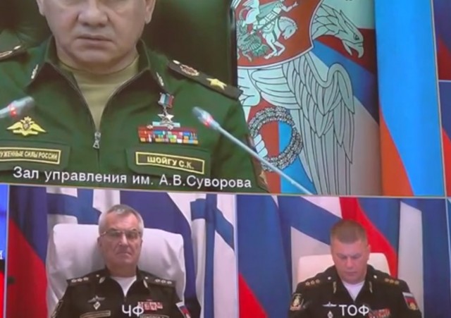 Командующий Черноморским флотом РФ, адмирал Виктор Соколов появился на совещании с министром обороны Сергеем Шойгу