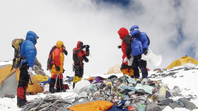 На Эвересте планируется убрать мусор и извлечь тела погибших альпинистов
