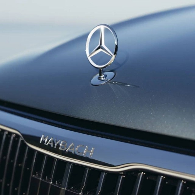 Mercedes показал новый Maybach GLS 800