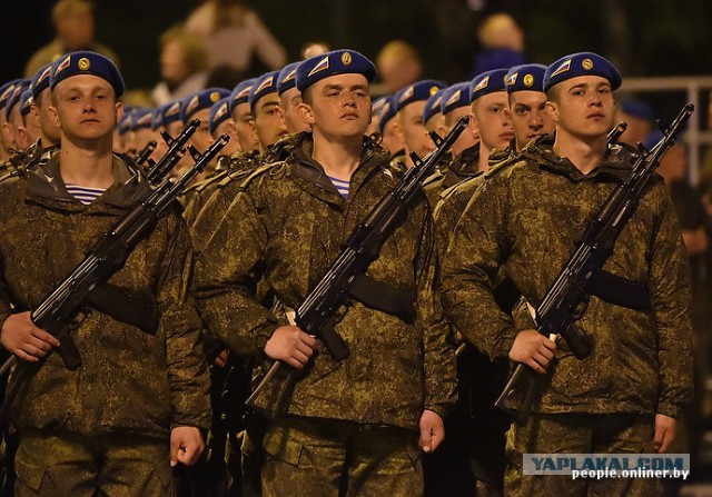 Минск. Ночная репетиция парада Победы