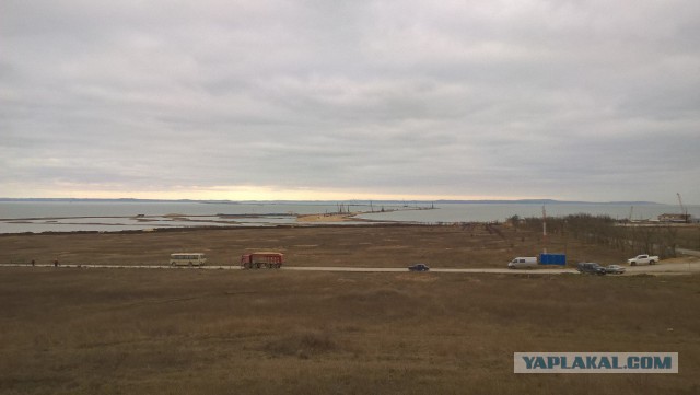 Керчане полюбили мост через пролив