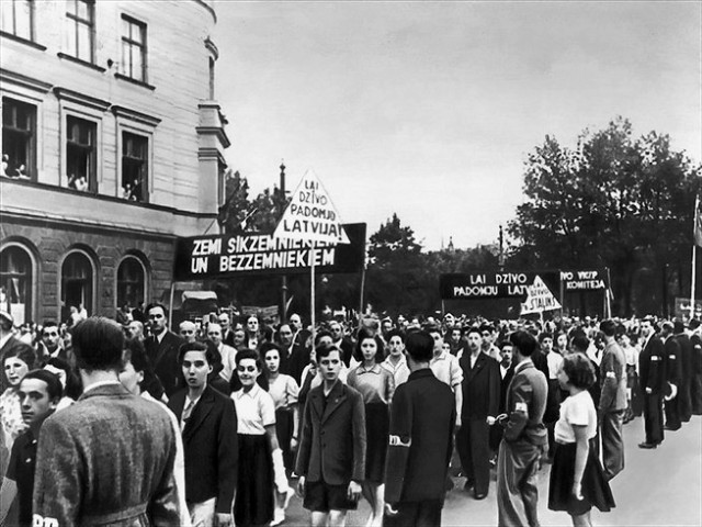 Присоединение Прибалтики к СССР в 1940 году в фотографиях