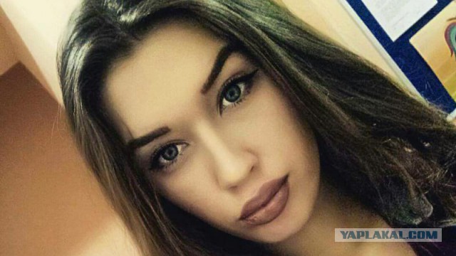 Девушка сломала нос прохожему на Невском. Он отказался идти с ней в подвал