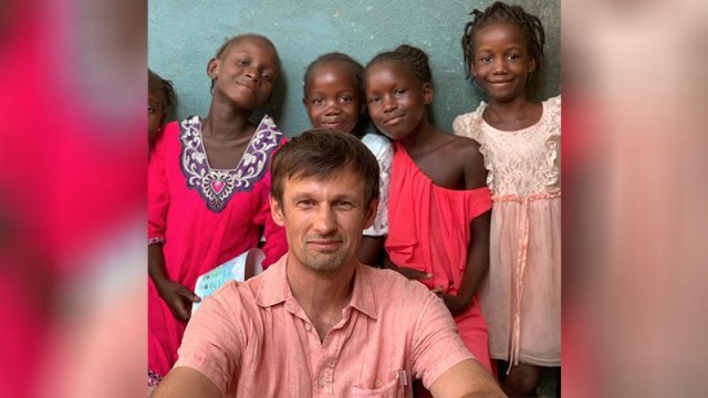 У одной семьи из Кейптауна большая радость – родились близнецы. Правда, они черные, что стало поводом для многочисленных шуток