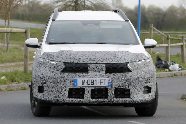 Несостоявшийся Lada Largus 2 поколения заметили на тестах в Нидерландах