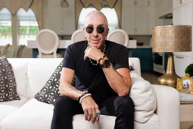 15 марта 1955 года родился Ди Снайдер (Daniel Snider) - американский рок-музыкант, вокалист и фронтмен глэм-метал группы Twisted Sister.