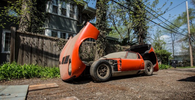 Семейная реликвия провела 28 лет в сарае: Lamborghini Miura P400