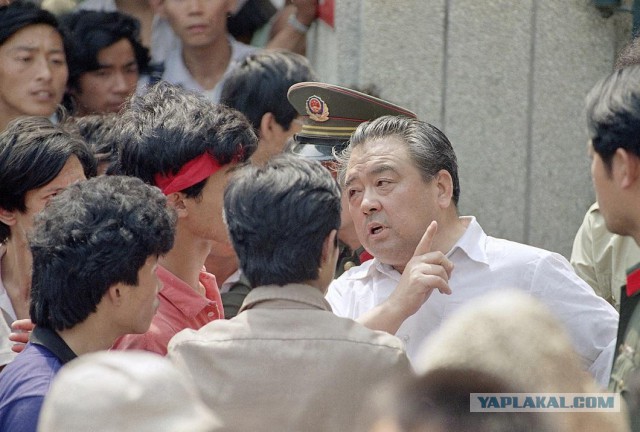 Расстрел демонстрантов на площади Тяньаньмэнь 25 лет назад