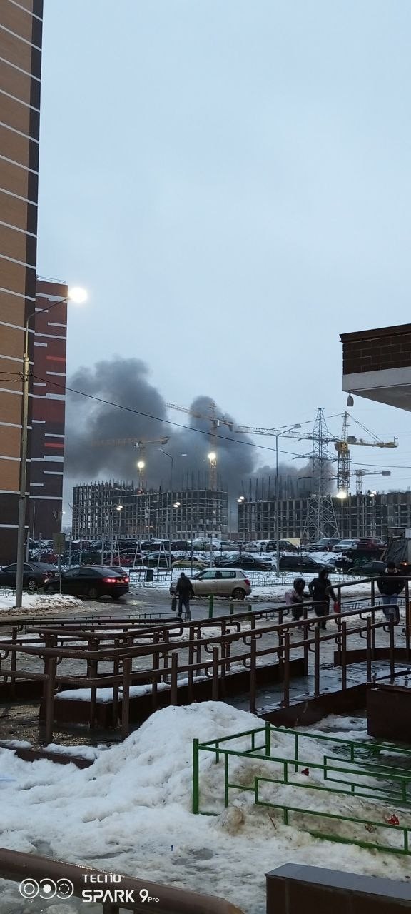 Горит торговый центр «Стройпарк» в Балашихе