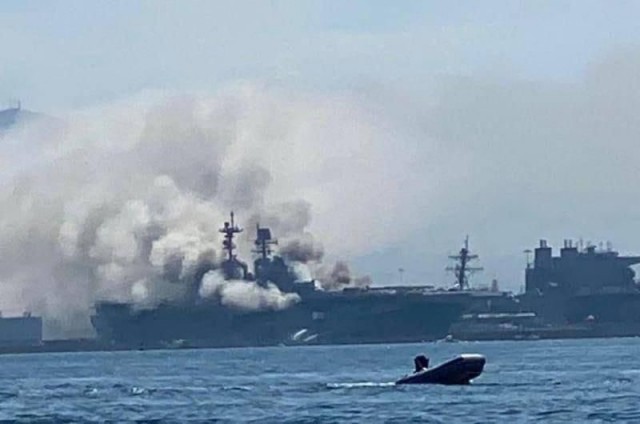 Видеоподтверждение того, что хуситы атаковали авианосец США в Красном море