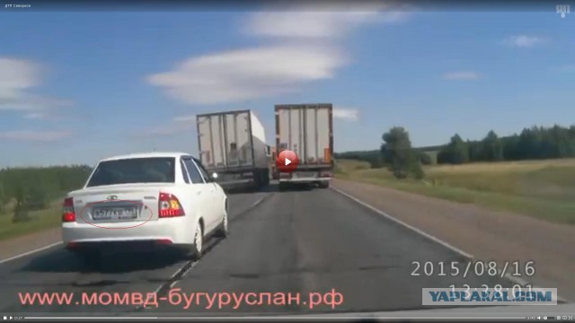 Легковушка врезалась в фуру