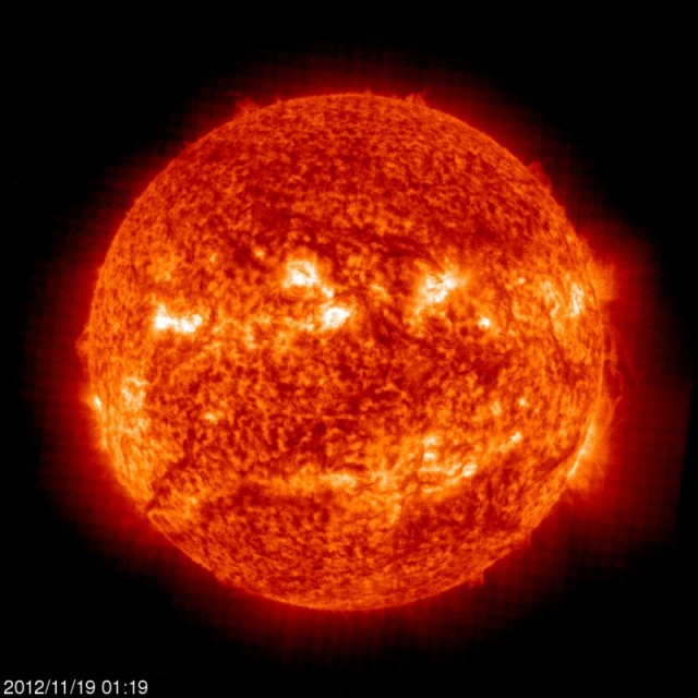 На Землю движется мощная магнитная буря