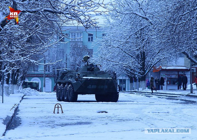 Луганск 21.11.17. Вооруженные люди возле административных зданий