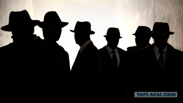 Ка, Бэ и ФээСБэ: после того, как ФСБ не нашли ничего противозаконного в Красное и Белое, магазин создал ряд мемов
