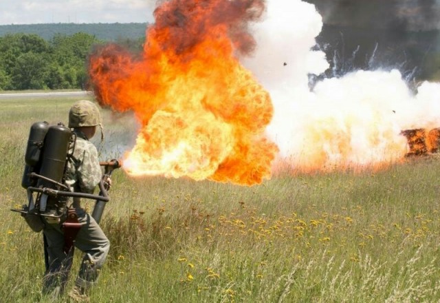 В Челябинской области депутату подожгли внедорожник