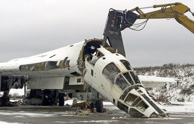 Дальний бомбардировщик Ту-22М потерпел крушение в районе аэродрома Шайковка в Калужской области