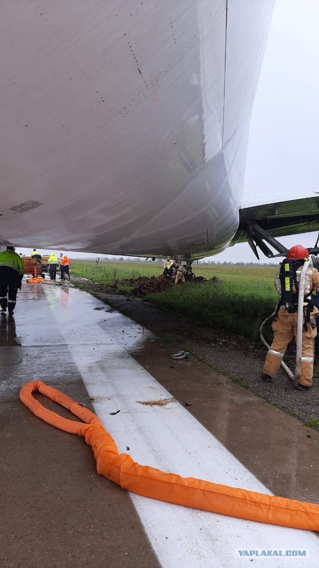 Самолёт Boeing 767 авиакомпании Pegas Fly выкатился за пределы ВПП в Симферополе