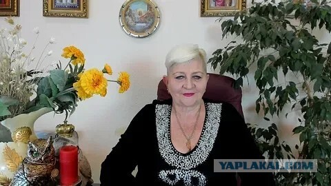 Гадает она, бл....