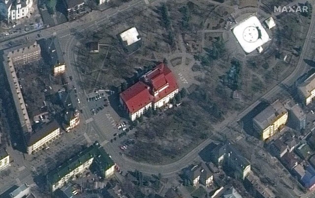 Разрушен драмтеатр Мариуполя, внутри было от 1000 до 3000 человек