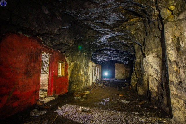 В этой горе во время войны СССР укрывал грузы поставленные по "Ленд-Лизу"