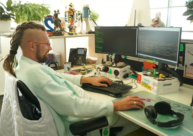 Эксперт по цифровой экономике при Госдуме РФ предложил запретить выезд IT-специалистов за границу