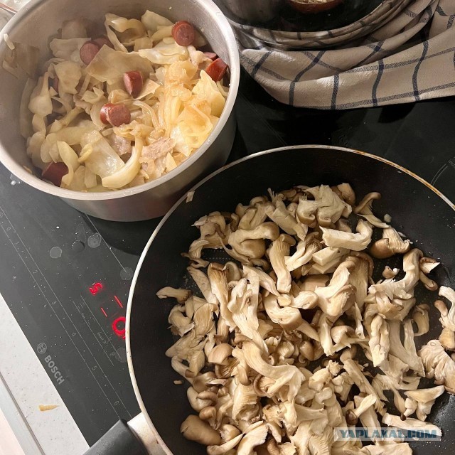 Капуста тушеная с колбасками