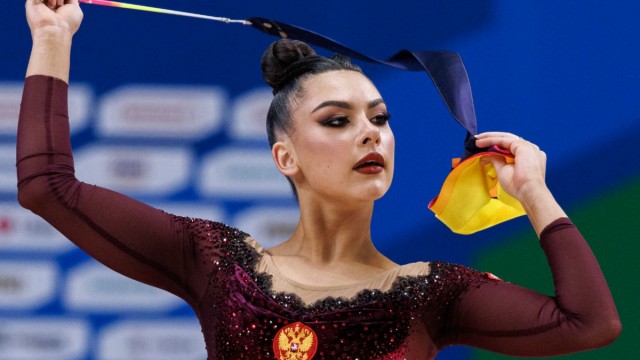 Российской гимнастке-чемпионке по ошибке удалили здоровый мениск