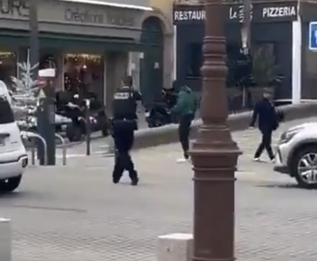 Французские полицейские из Южной Корсики застрелили вооруженного ножом 26-летнего мигранта из Сенегала